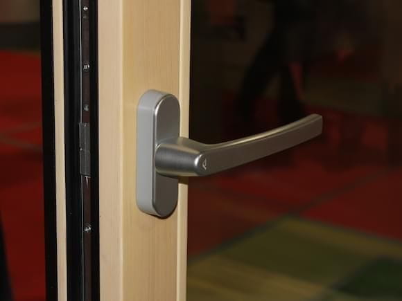 Входные деревянные двери