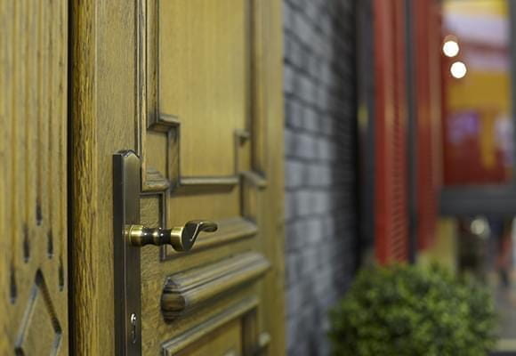 Входные деревянные двери